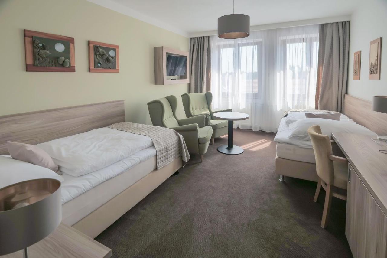 ליטומיסי Hotel Zlata Hvezda מראה חיצוני תמונה
